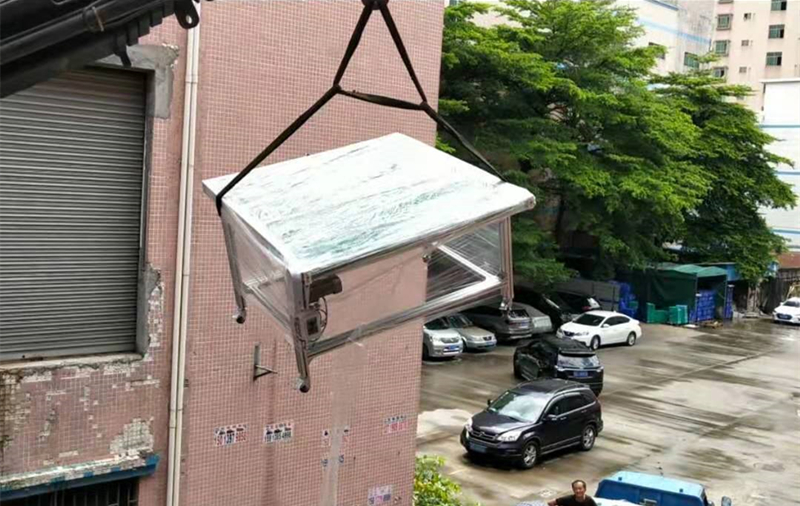 璟源吸塑再添新成員-全（quán）自動雙（shuāng）工位衝床機
