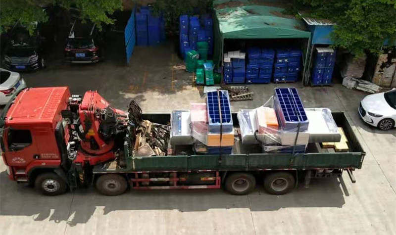 璟源吸塑再添新成員-全自動雙工位衝床機