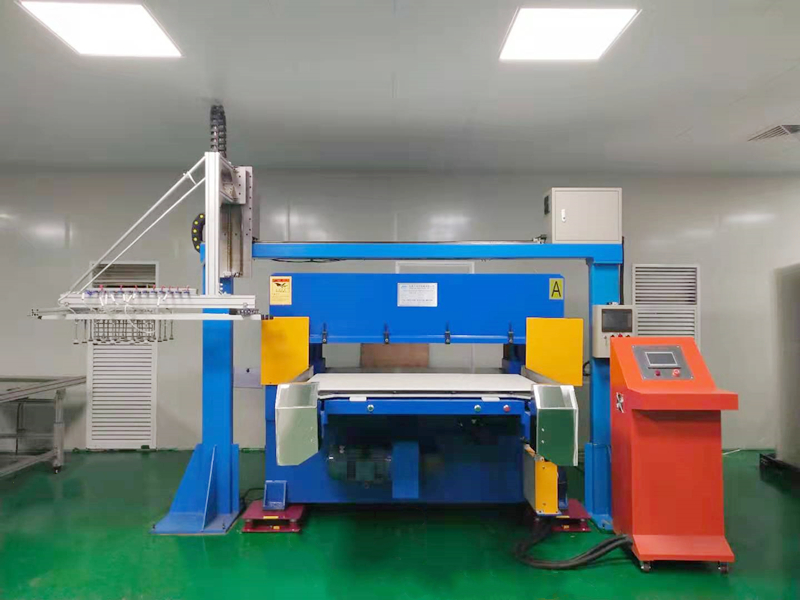 璟源吸塑再添新成員-全自動雙工位衝床機